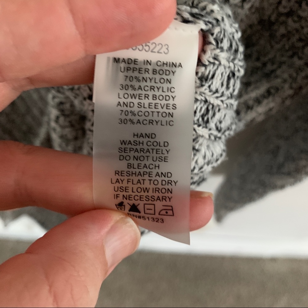 VINCE CAMUTO Two Eyelash Fuzzy Marled Sweater | XS - Picture 5 of 5